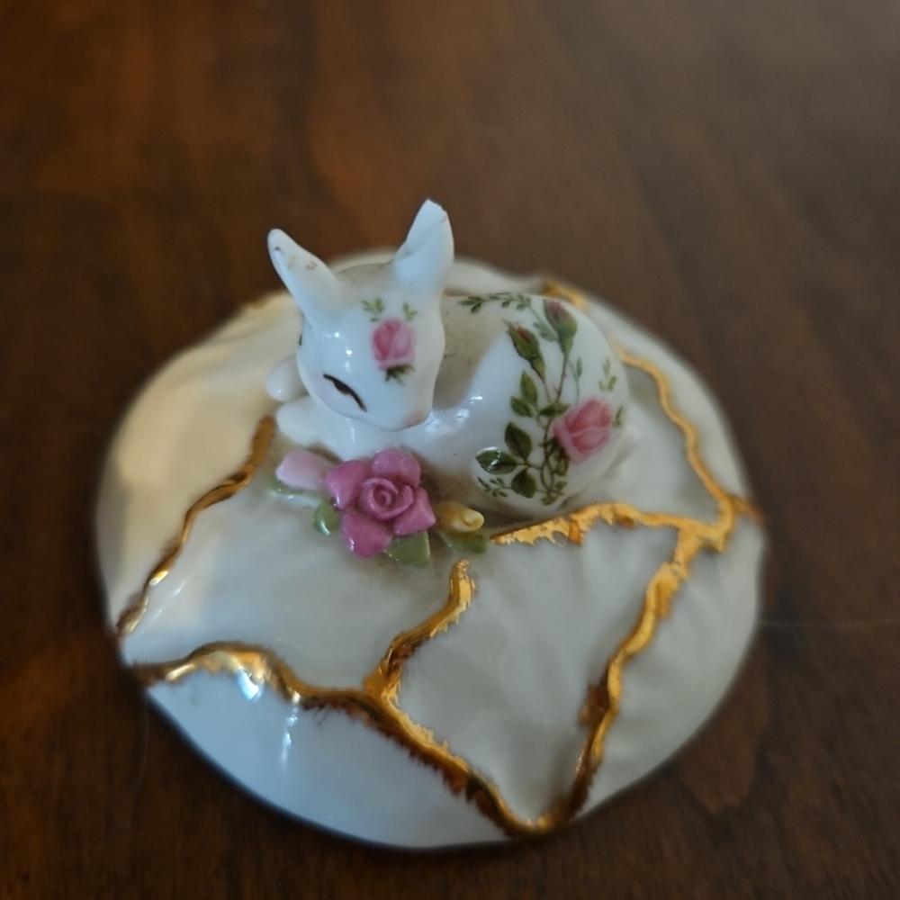 RARE ROYAL ALBERT OLD COUNTRY ROSES BUNNY RABBIT Trinkett Jewelry Box Figurine - Picture 3 of 8